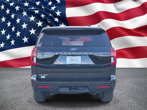 Certified 2025 Ford Expedition Active AWD/4WD image 9