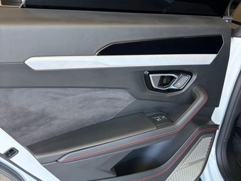 Used 2019 Lamborghini Urus AWD/4WD image 26