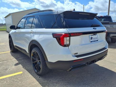New 2026 Ford Explorer ST-Line w/ ST-Line Street Pack RWD image 4
