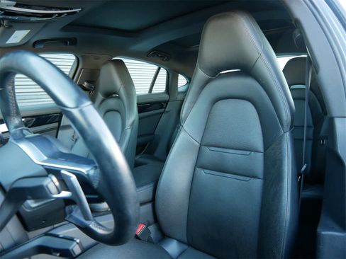 Used 2020 Porsche Panamera 4 image 5