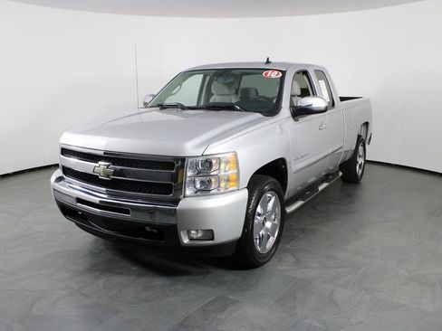 Used 2010 Chevrolet Silverado 1500 LT w/ Regional Value Package image 2