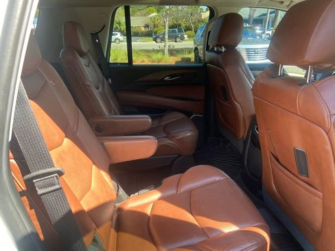 Used 2019 Cadillac Escalade Premium Luxury AWD/4WD image 12