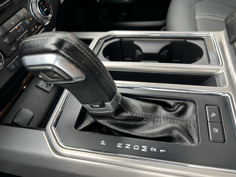 Used 2015 Ford F150 Platinum w/ Equipment Group 701A Luxury AWD/4WD image 41