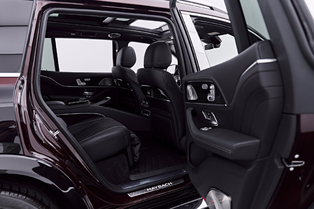 Used 2024 Mercedes-Benz Maybach GLS 600 4MATIC image 34
