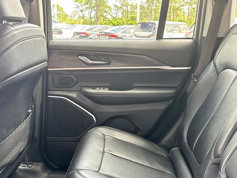 Used 2022 Jeep Grand Cherokee Limited AWD/4WD image 14