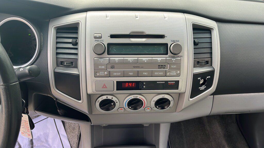 Used 2011 Toyota Tacoma PreRunner w/ SR5 Pkg #2 RWD image 10