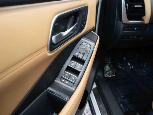 Used 2023 Nissan Rogue Platinum image 7