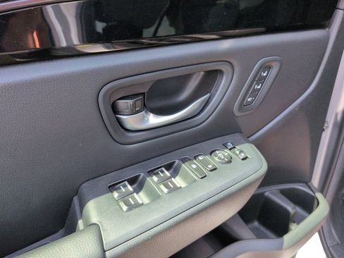 Used 2025 Honda Pilot TrailSport image 25