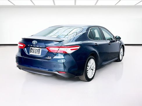Used 2018 Toyota Camry XLE FWD image 4