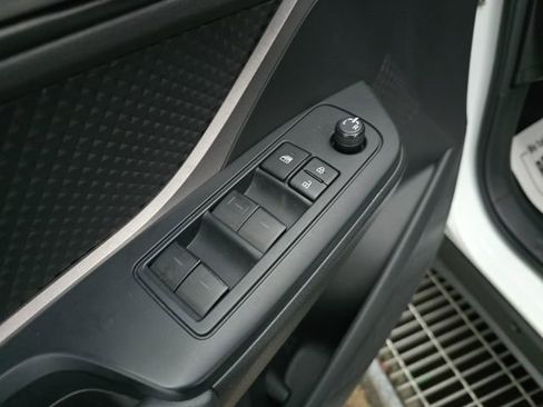 Used 2022 Toyota C-HR XLE image 11