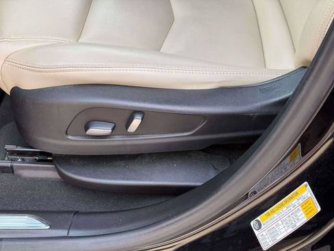 Used 2018 Cadillac XT5 AWD image 18