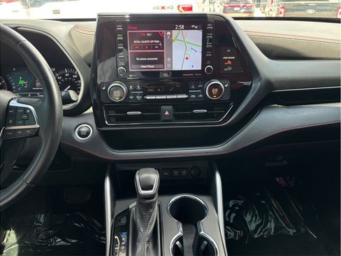 Used 2021 Toyota Highlander XSE FWD image 11