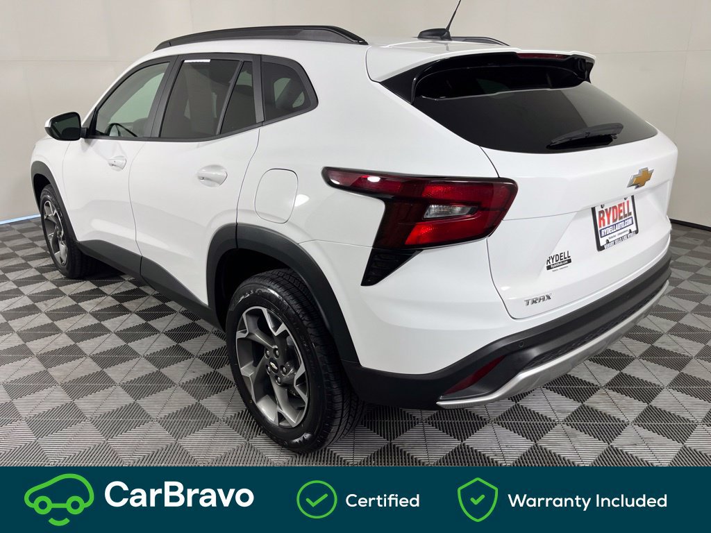 Certified 2025 Chevrolet Trax LT w/ Driver Confidence Package FWD image 8