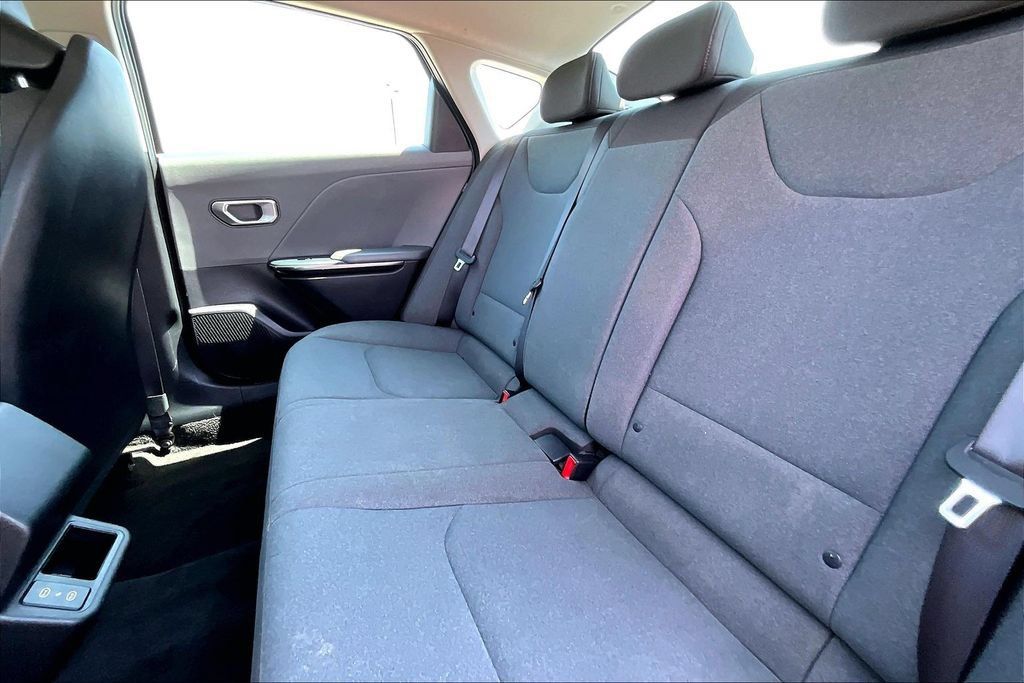 Used 2025 Kia K4 FWD image 24