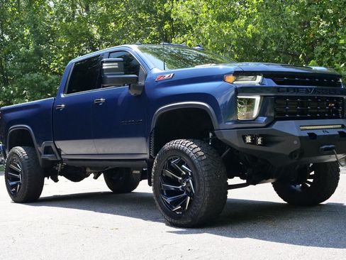 Used 2022 Chevrolet Silverado 2500 LTZ w/ LTZ Plus Package AWD/4WD image 4