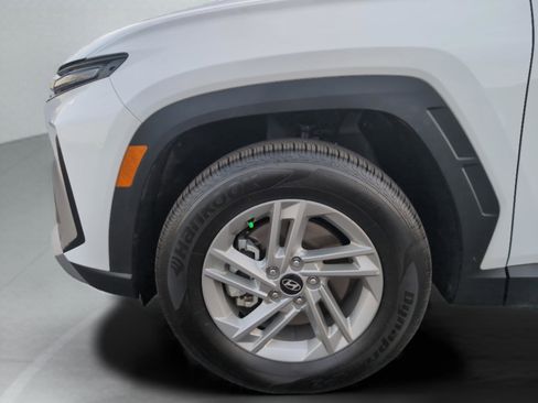 Used 2025 Hyundai Tucson SE image 30