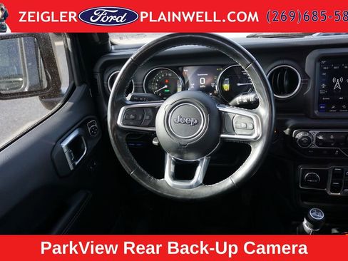 Used 2022 Jeep Wrangler Unlimited Sahara w/ Cold Weather Group AWD/4WD image 13