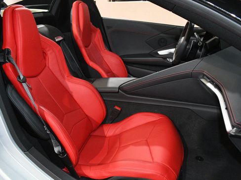 Used 2022 Chevrolet Corvette Stingray Convertible w/ Z51 Performance Package RWD image 8