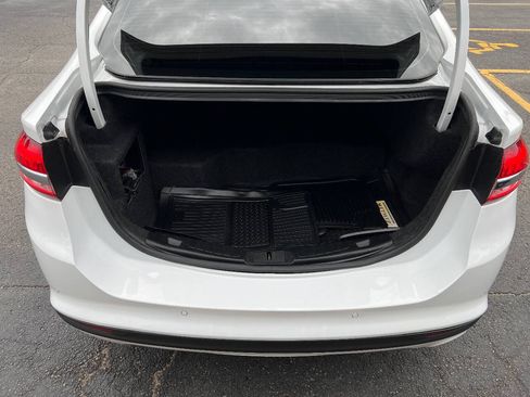 Used 2018 Ford Fusion SE w/ Equipment Group 602A FWD image 15