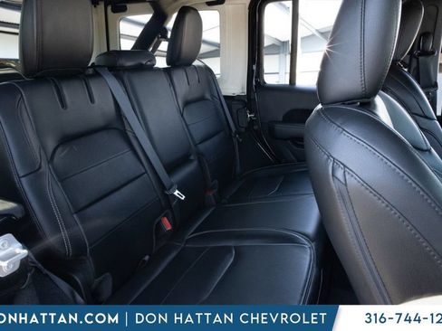 Used 2022 Jeep Wrangler Unlimited Sahara w/ Cold Weather Group AWD/4WD image 18
