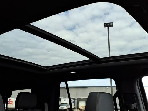 Used 2023 Chevrolet Tahoe LT w/ LT Signature Package image 5