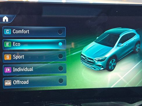 Certified 2026 Mercedes-Benz GLA 250 4MATIC image 9