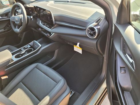 New 2026 Chevrolet Equinox LT w/ Convenience Package II image 6