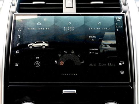 Certified 2025 Land Rover Discovery Dynamic SE AWD/4WD image 24
