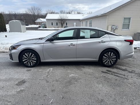 Used 2024 Nissan Altima 2.5 SV image 7