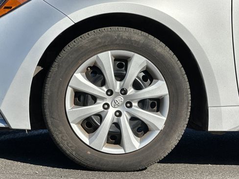 Used 2025 Toyota Corolla LE image 21