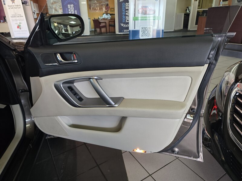 Used 2009 Subaru Outback 2.5i Special Edition AWD/4WD image 12