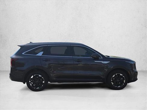 Used 2025 Kia Sorento S FWD image 4