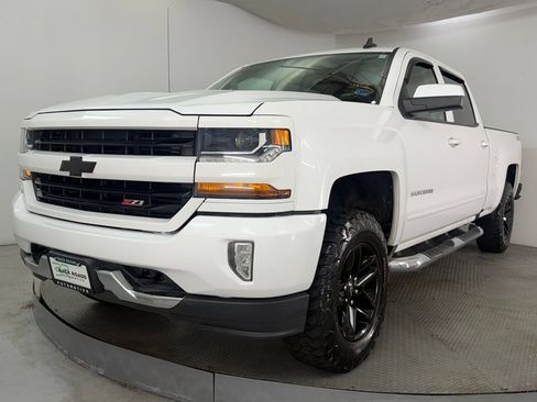 Used 2018 Chevrolet Silverado 1500 LT w/ All Star Edition AWD/4WD image 3