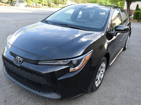 Used 2021 Toyota Corolla LE image 2