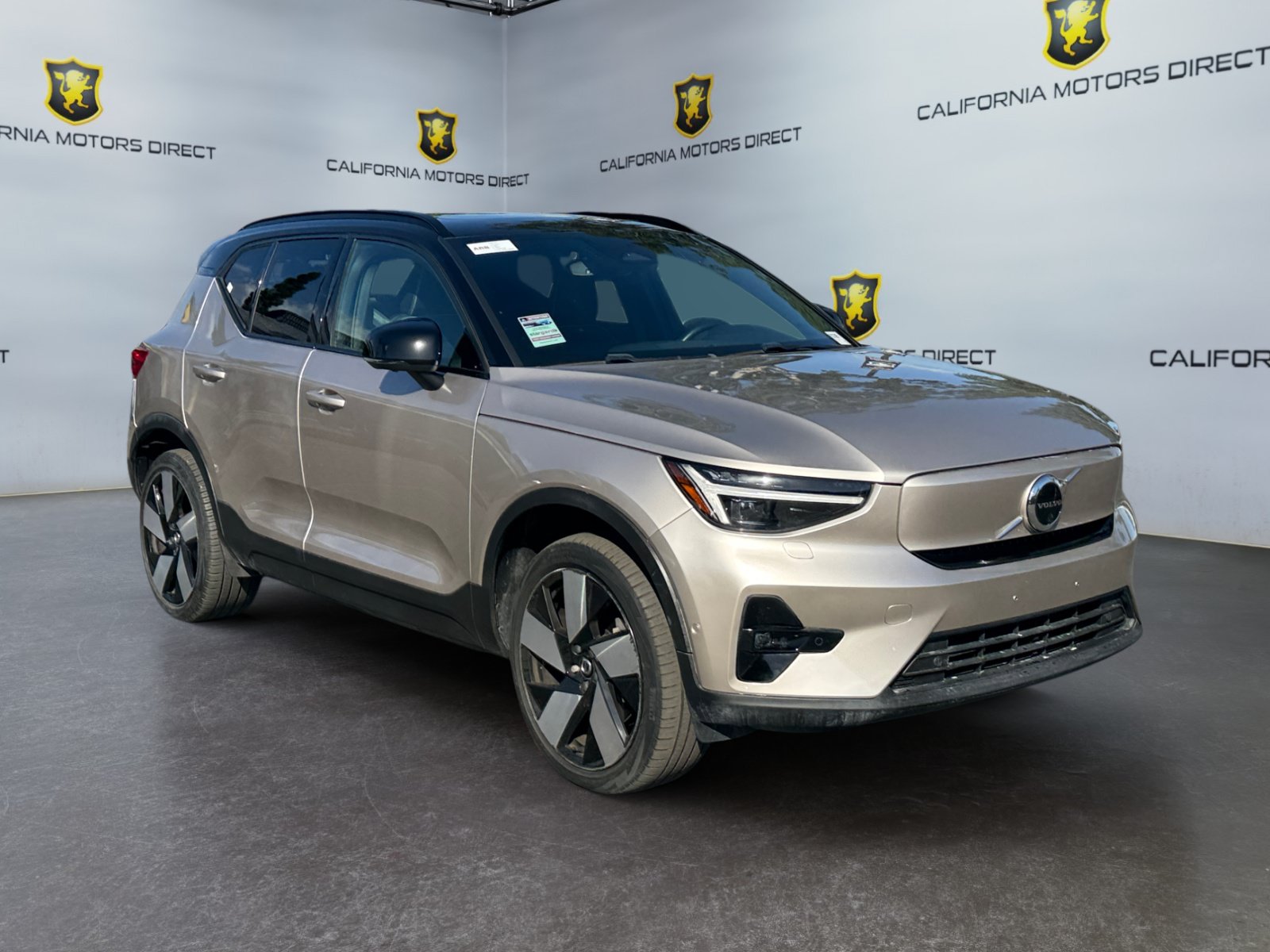 Used 2023 Volvo XC40 Recharge Ultimate w/ Protection Package Premier AWD/4WD image 7