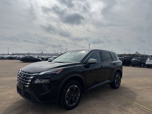 Certified 2025 Nissan Rogue SV image 9