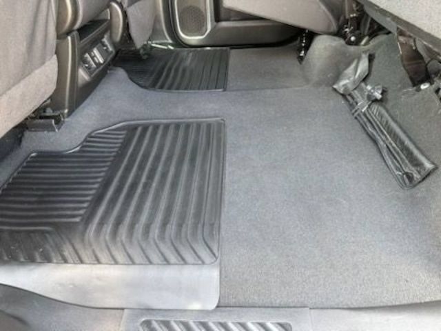 Used 2025 Chevrolet Silverado 1500 LT AWD/4WD image 29