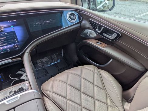 Used 2024 Mercedes-Benz Maybach EQS 680 4MATIC image 16