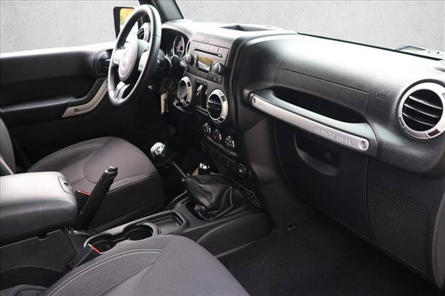 Used 2016 Jeep Wrangler Unlimited Sahara w/ Connectivity Group AWD/4WD image 27