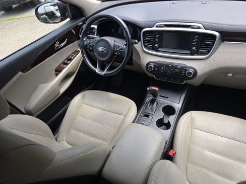 Used 2017 Kia Sorento AWD w/ LX Convenience Package image 22