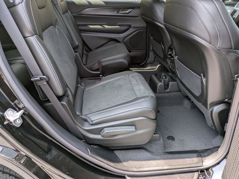 New 2025 Jeep Grand Cherokee L Altitude image 30