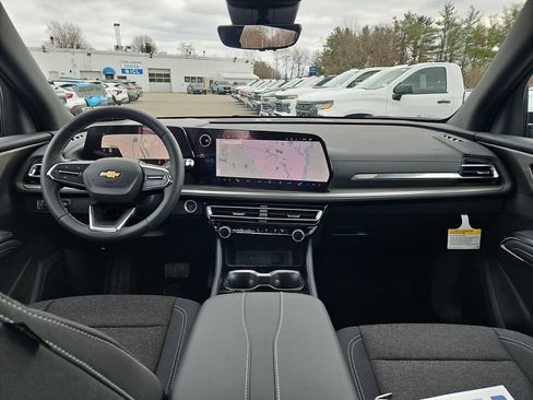 New 2026 Chevrolet Traverse LT w/ Sun and Wheel Package AWD/4WD image 5