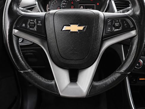 Used 2022 Chevrolet Trax LT w/ LT Convenience Package AWD/4WD image 39