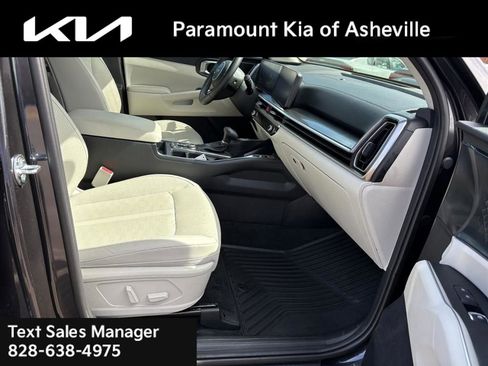 Certified 2025 Kia Sorento EX w/ Panoramic Sunroof Package image 20