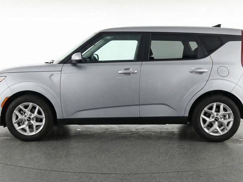 Used 2025 Kia Soul LX w/ LX Technology Package FWD image 5
