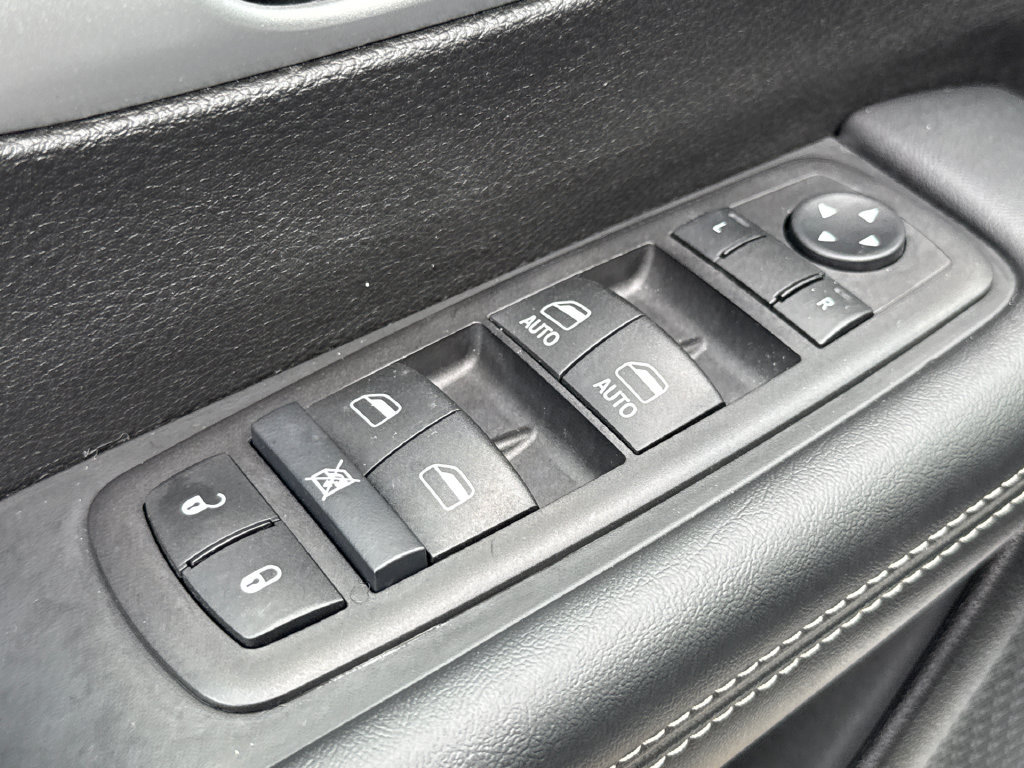 Used 2024 Chrysler Pacifica Limited FWD image 22