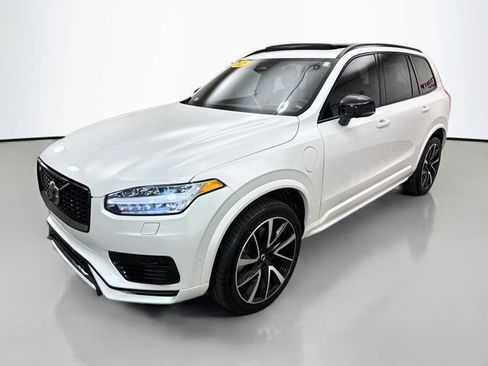 Used 2023 Volvo XC90 T8 Ultimate AWD/4WD image 3