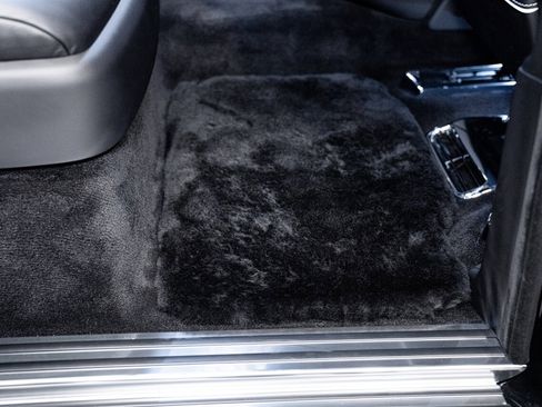 Used 2024 Rolls-Royce Phantom Sedan image 31