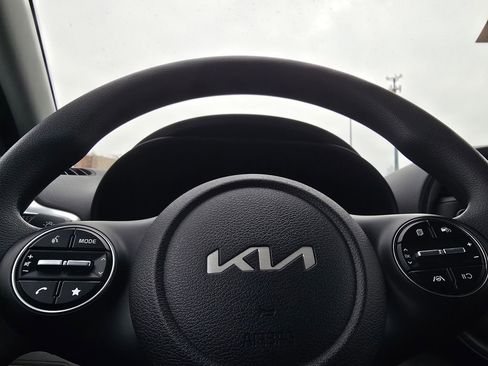 Used 2025 Kia Soul LX image 24