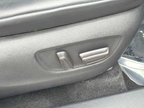 Used 2021 Toyota Highlander XLE AWD/4WD image 36